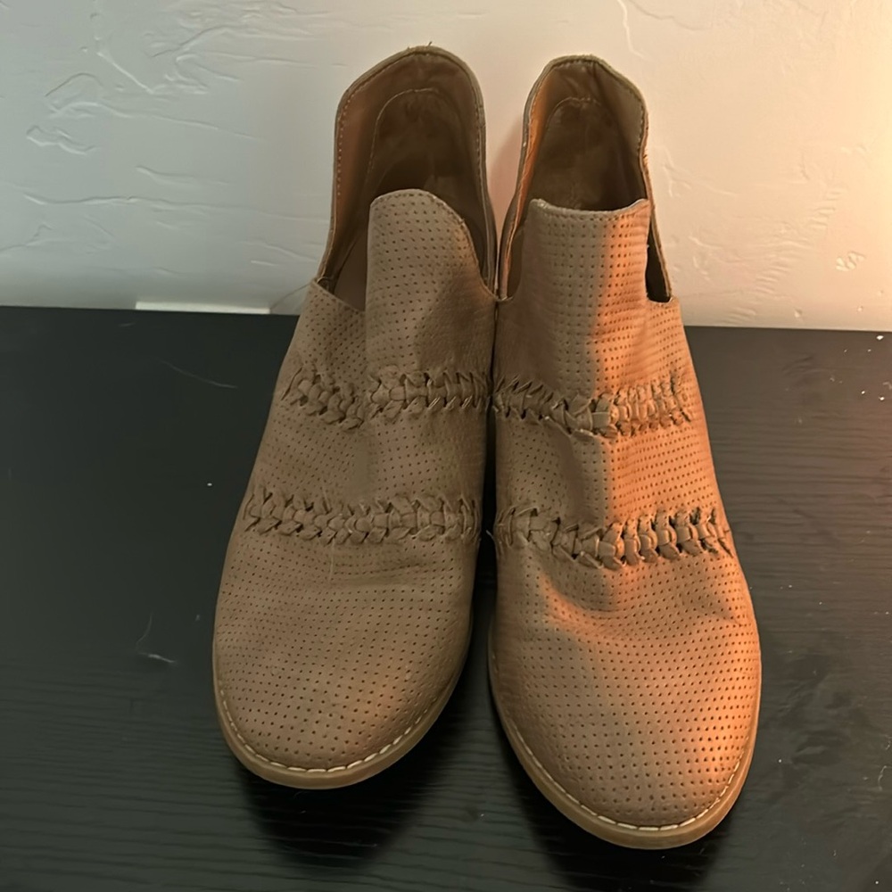 Tan/light brown ankle boots, size 9.5